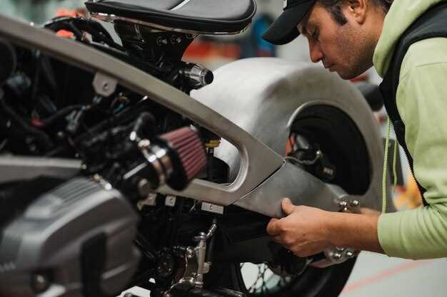 ¿Cómo afecta el diseño del escape a la potencia y el sonido de la motocicleta?